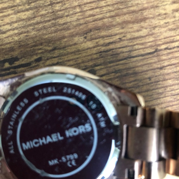 Michael Kors Rose Gold Watch - Picture 2 of 7